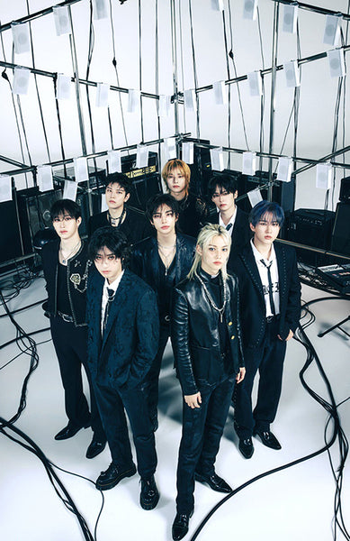 STRAY KIDS
